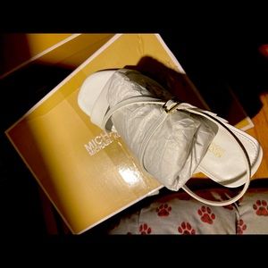 SALE SALE MICHAEL KORS LEATHER MID HEEL